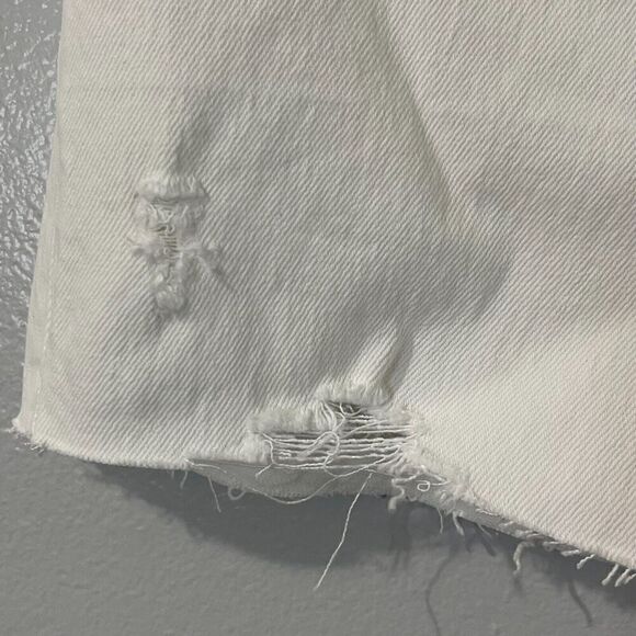 GAP Denim Shorts Size 6/28 Tall White NWT 6" Inseam Cheeky Raw Hem High Rise - Picture 5 of 11